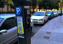 Imagen de un parquímetro de la zona azul de Benidorm