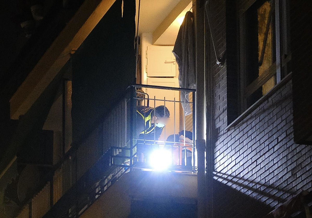 FOTOS | Asesina a una mujer en Alicante y se ahorca en el balcón