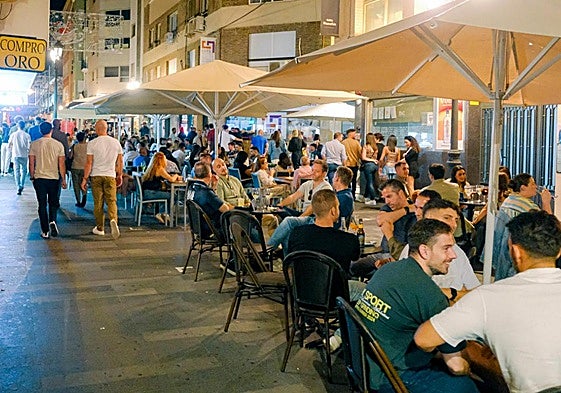 Terrazas en la calle Castaños.