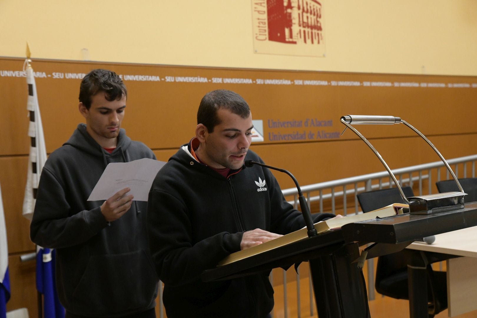 Alicante celebra el Día de la Constitución con una masiva lectura pública en la Sede Universitaria