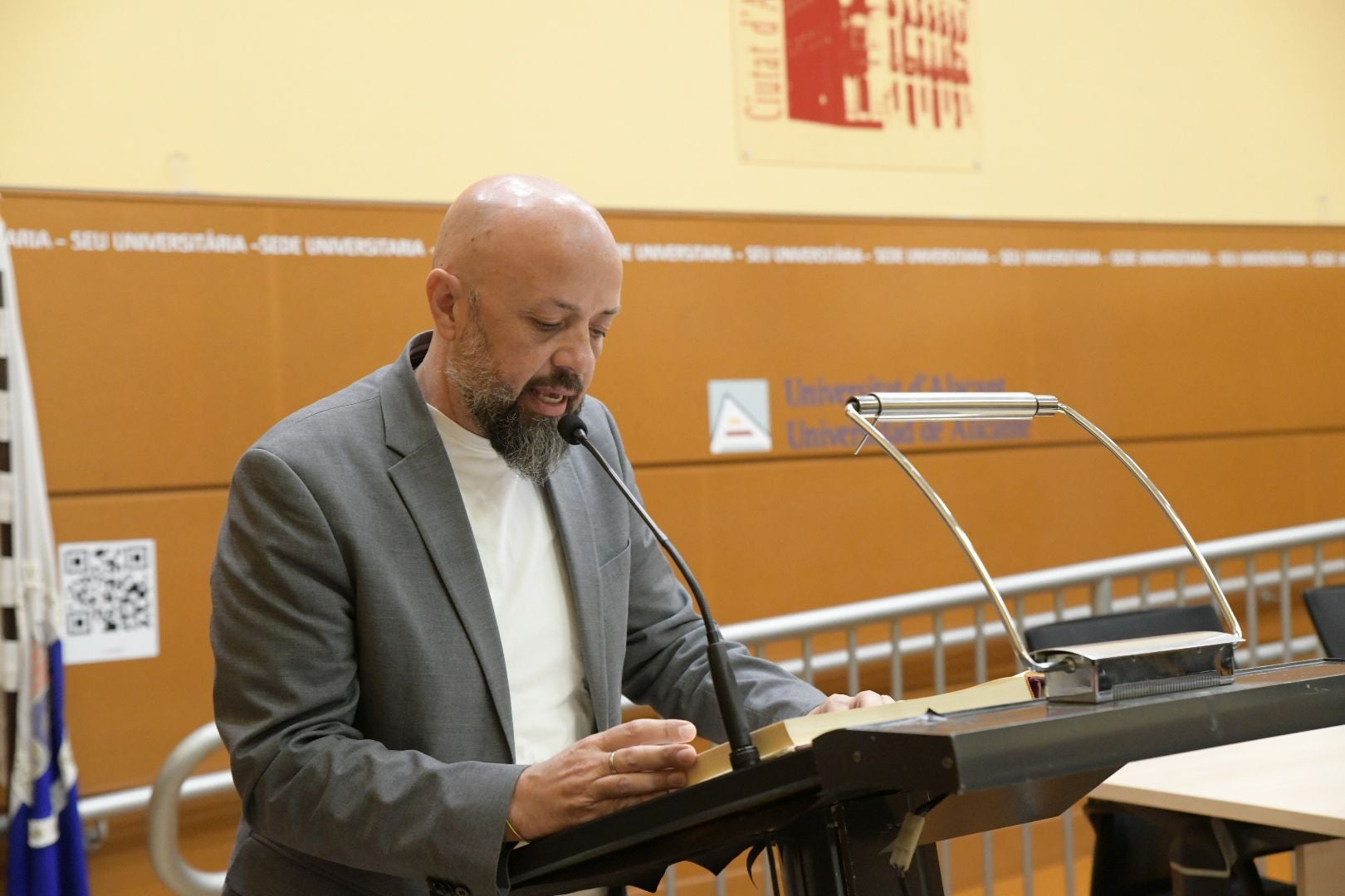 Alicante celebra el Día de la Constitución con una masiva lectura pública en la Sede Universitaria