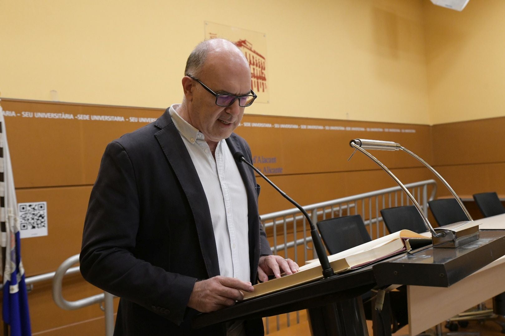 Alicante celebra el Día de la Constitución con una masiva lectura pública en la Sede Universitaria