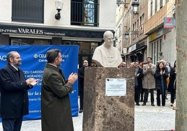 El alcalde Pablo Ruz, junto a representantes del CEU, durante la inauguración de la nueva sede universitaria en el edificio del Capitolio.