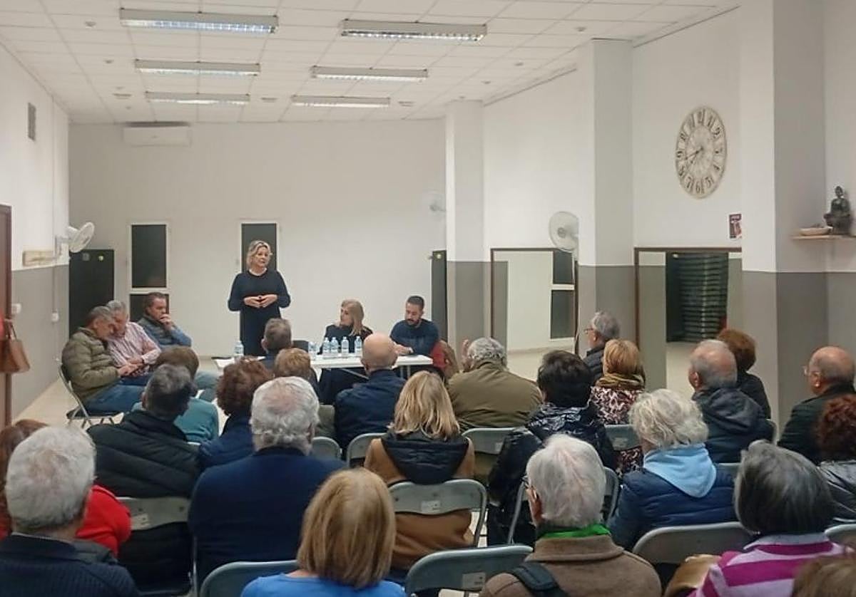 Reunión con los vecinos de Plaza América.