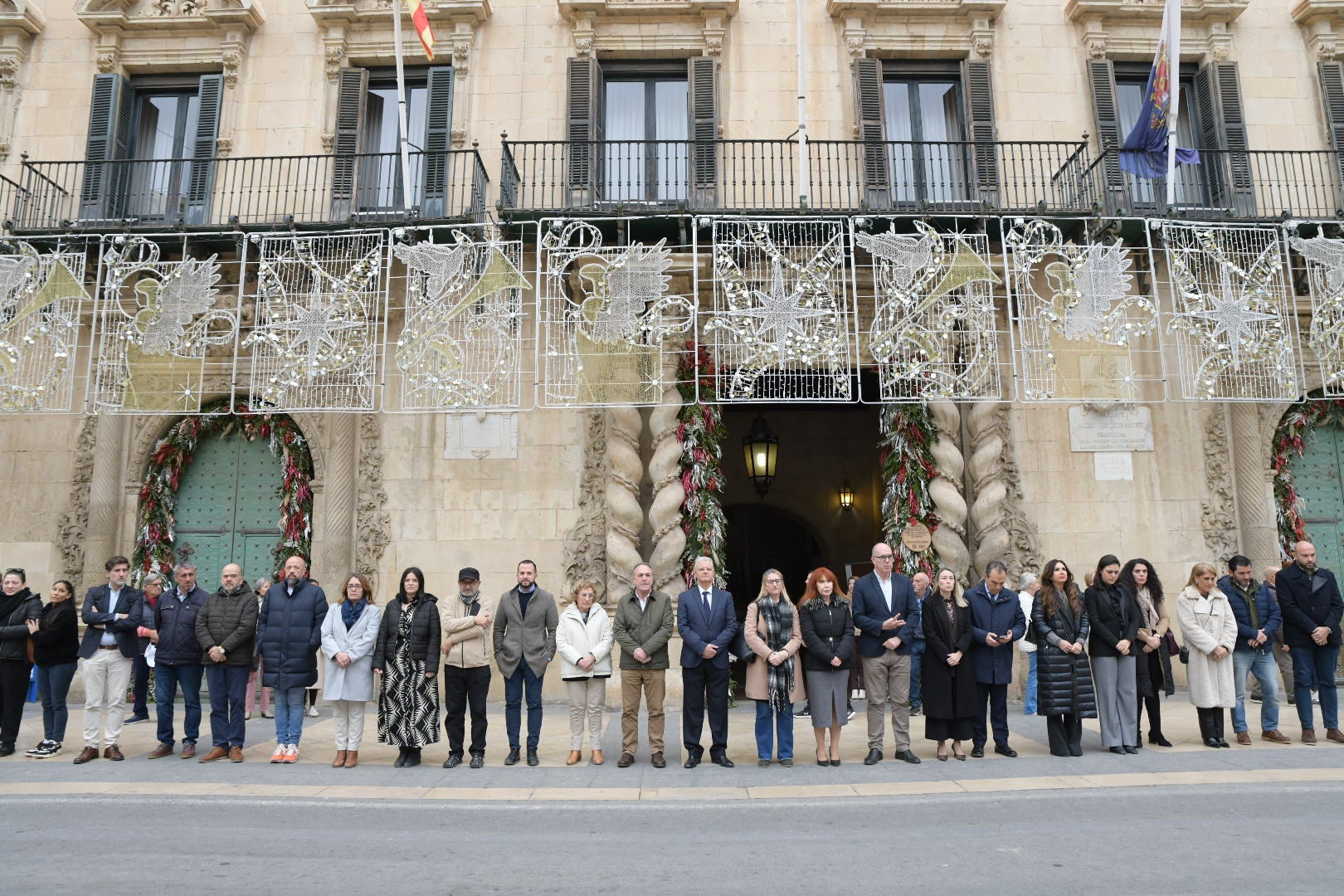 FOTOS | Minuto de silencio por la muerte de Oriana en Alicante