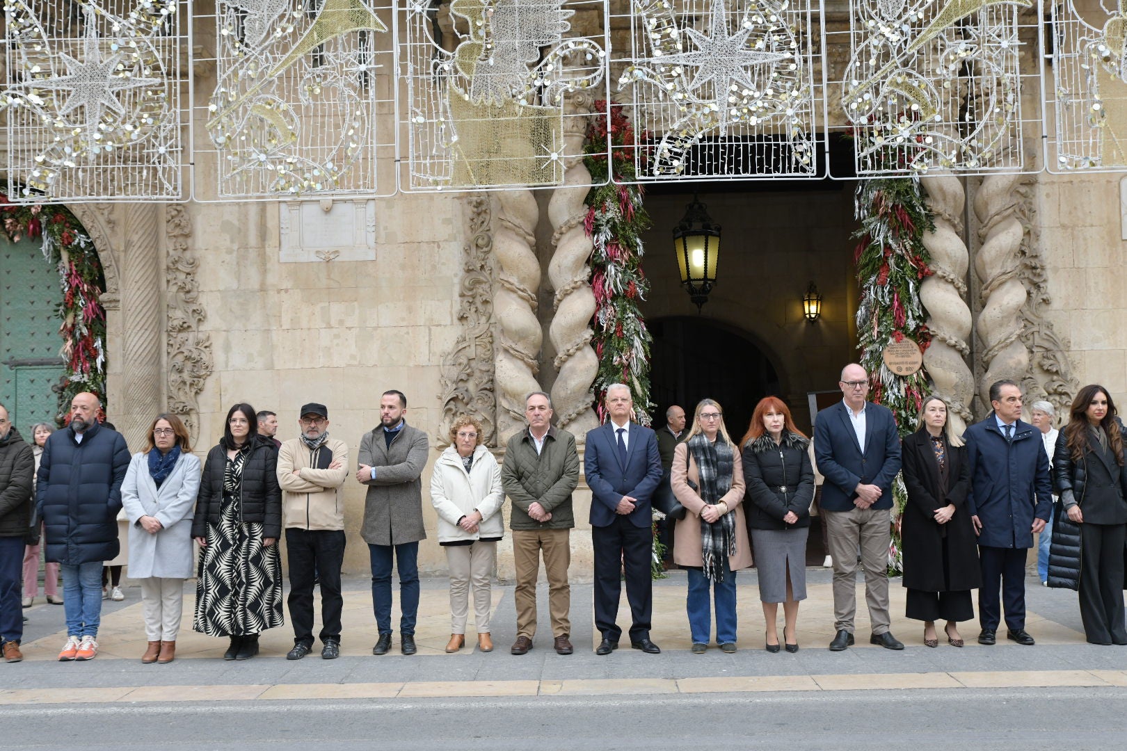 FOTOS | Minuto de silencio por la muerte de Oriana en Alicante