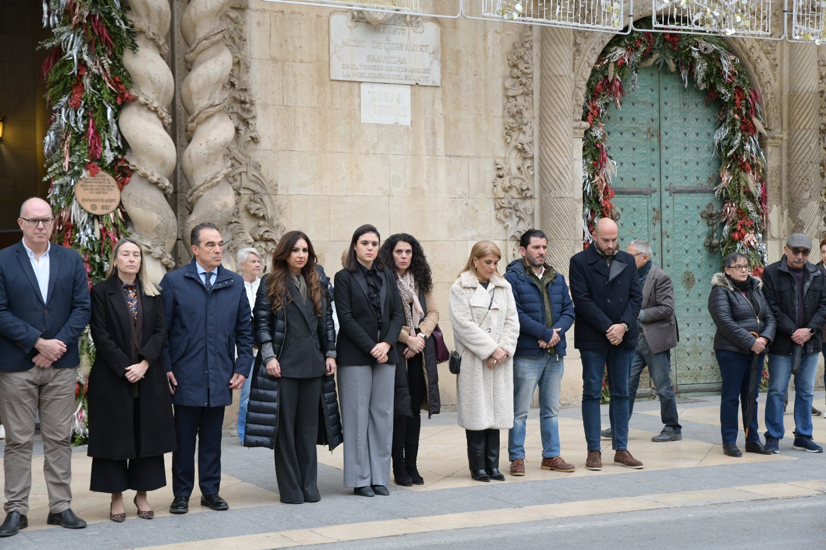 FOTOS | Minuto de silencio por la muerte de Oriana en Alicante