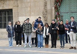 FOTOS | Minuto de silencio por la muerte de Oriana en Alicante