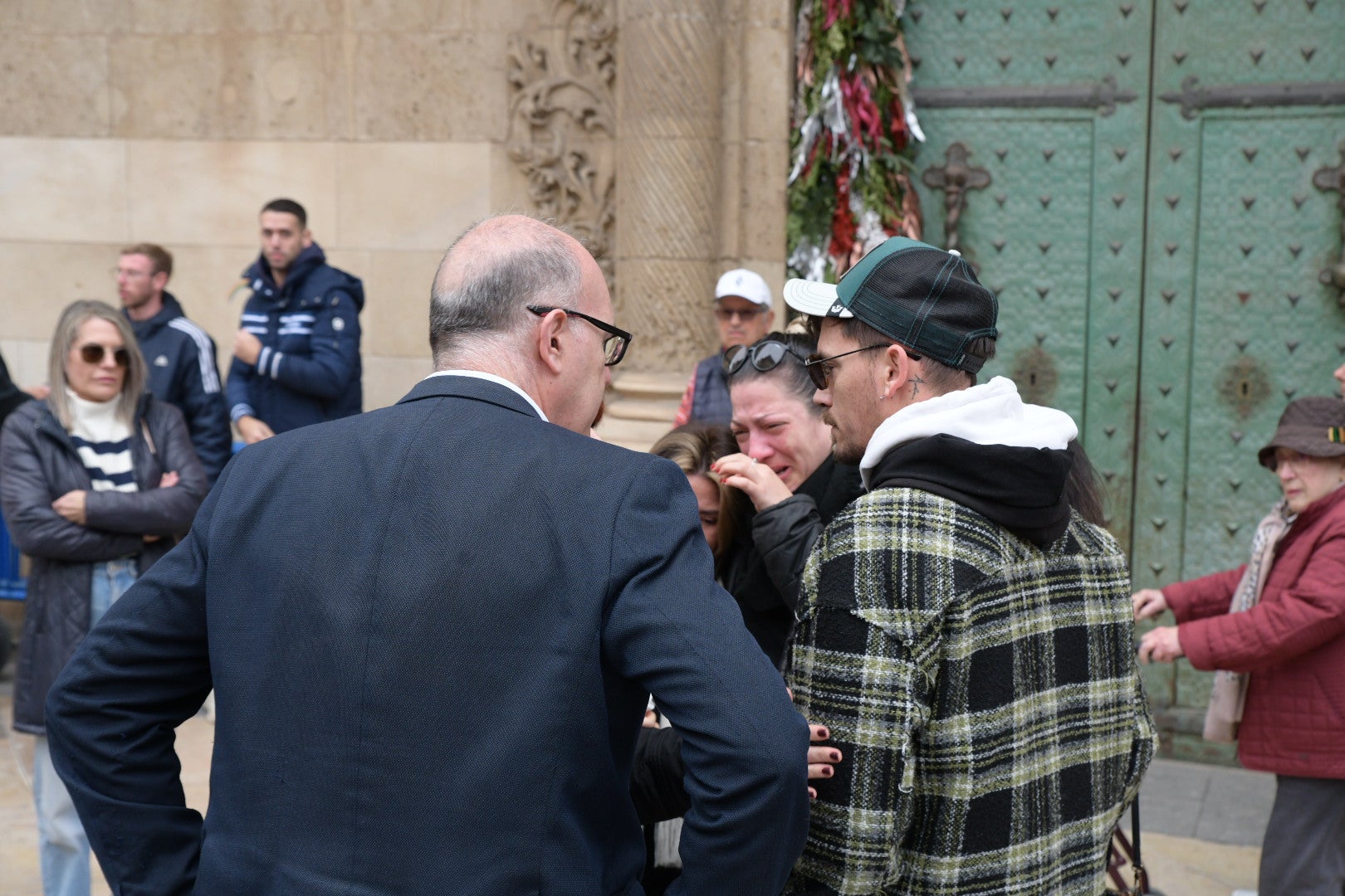 FOTOS | Minuto de silencio por la muerte de Oriana en Alicante