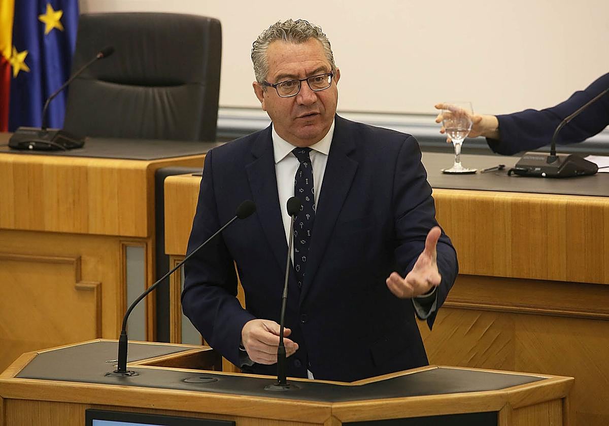 Toni Pérez, durante su intervención en el pleno extraordinario de la Diputación.