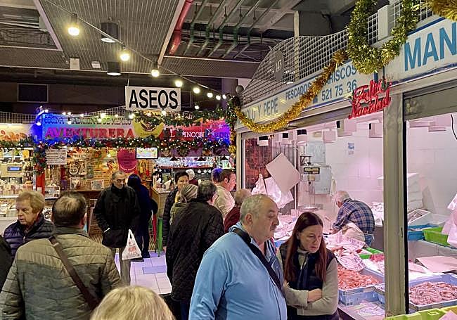 Compras en el Mercado Central de Alicante.