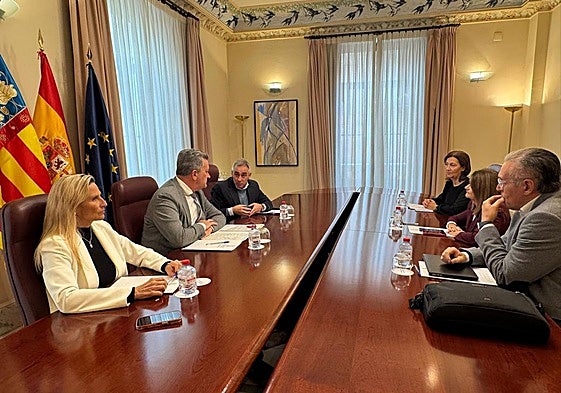 Reunión entre representantes de las diferentes consellerias involucradas en la medida.