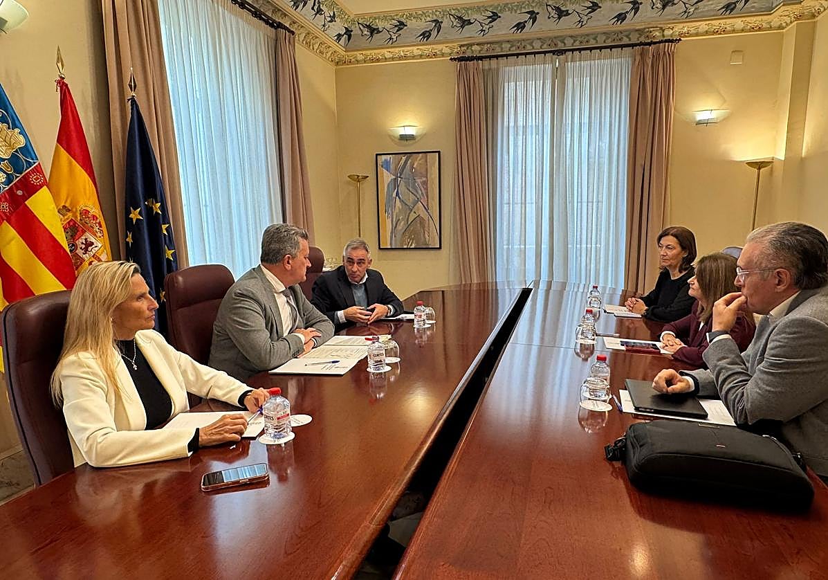 Reunión entre representantes de las diferentes consellerias involucradas en la medida.