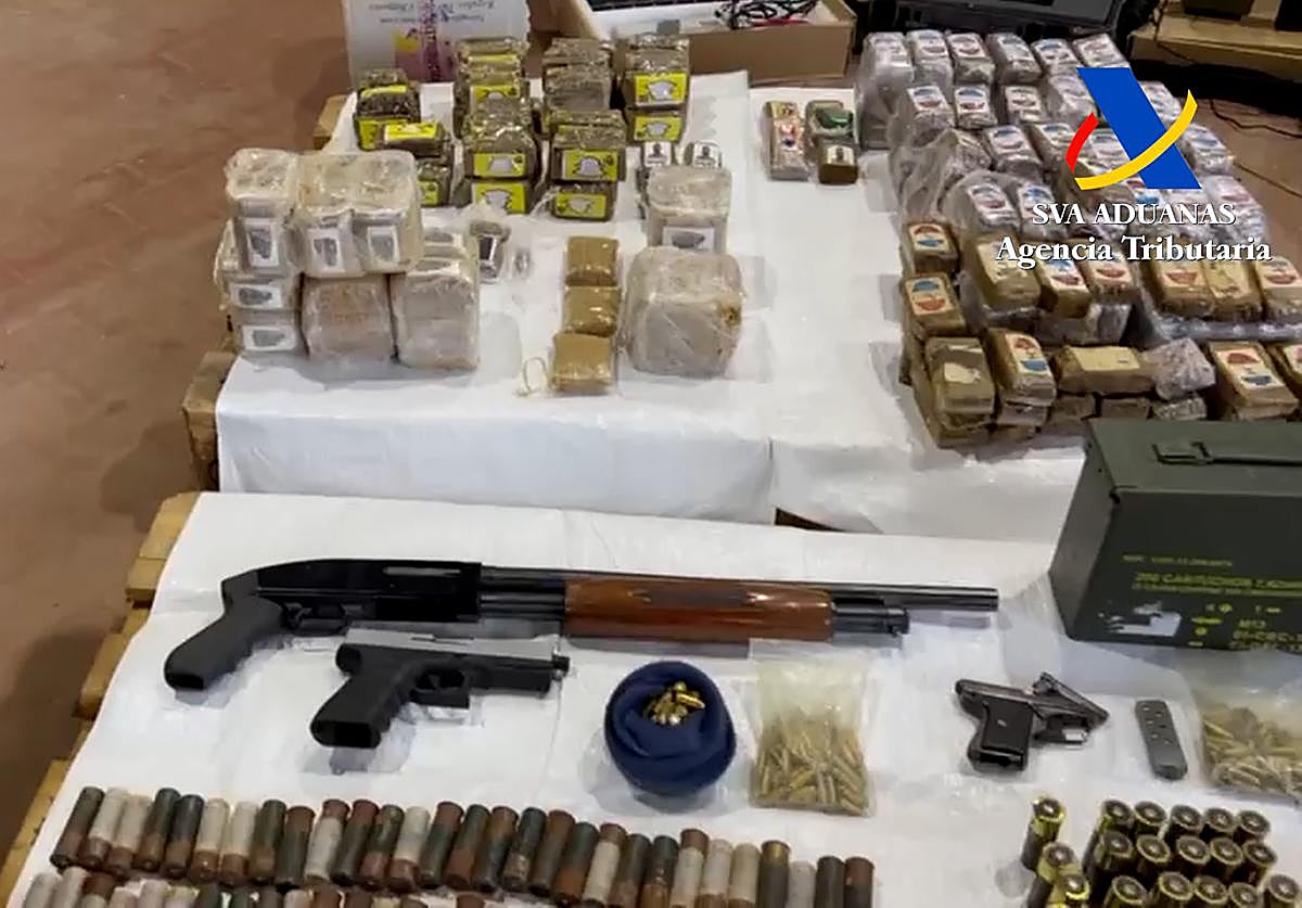 Material decomisado a una organización criminal que operaba desde Alicante.