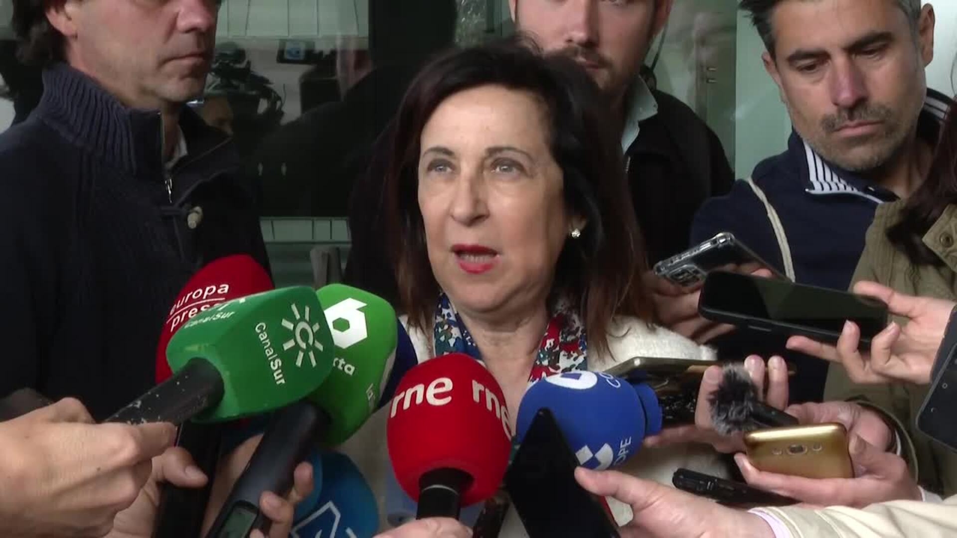 Robles ve "absolutamente inaceptable la falta de respeto" con Pilar Alegría