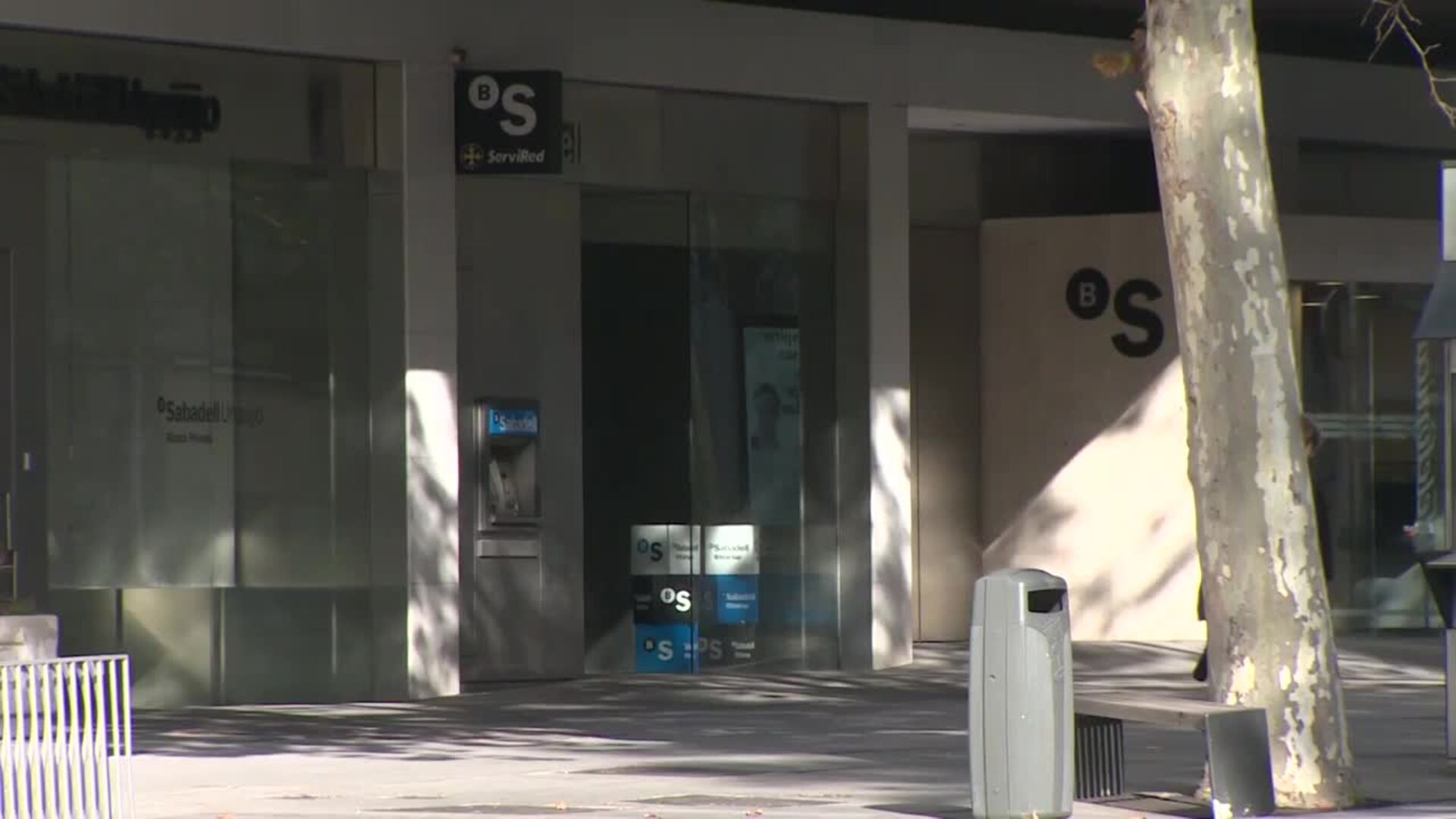 La CNMC aplaza de nuevo su decisión final sobre la OPA de BBVA al Sabadell