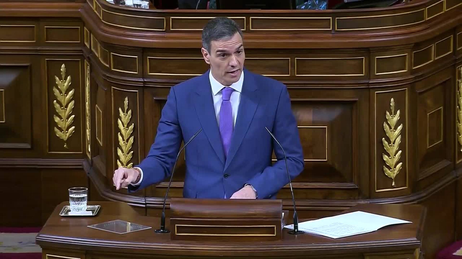 Sánchez carga contra las nucleares y Feijóo pide dimisiones por el apagón