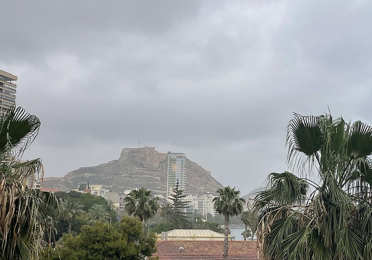 Alicante amanece bajo la lluvia y rodeada por alertas amarillas de la ...