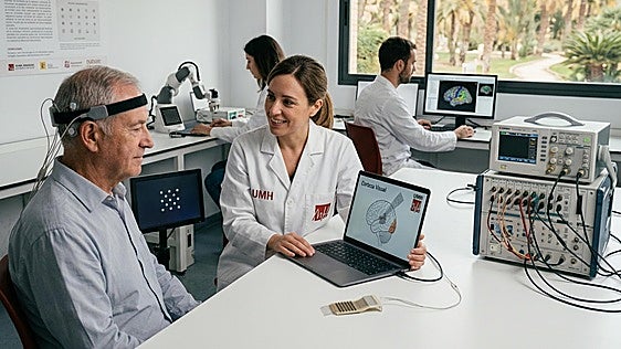 Microchips cerebrales para devolver la vista y el tacto en un avance histórico liderado desde Elche