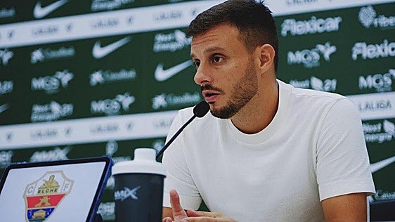 Anselmi, tras caer ante el Real Madrid: «Si yo fuese hincha del Elche, me iría orgulloso»
