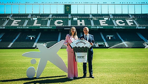 CaixaBank renueva como patrocinador oficial del Elche CF una temporada más