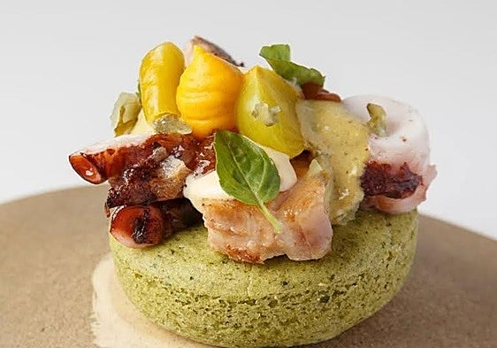 Cinco chefs sirven sus tapas gratis en Alicante y enseñan cómo las preparan