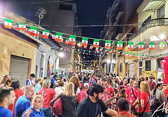 Barbacoas, almuerzos y fiestas temáticas en la agenda de las Hogueras de Alicante este fin de semana