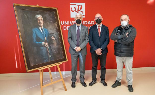 El retrato del exrector José Arnáez Vadillo se incorpora a la Galería de Retratos del Rectorado de UR